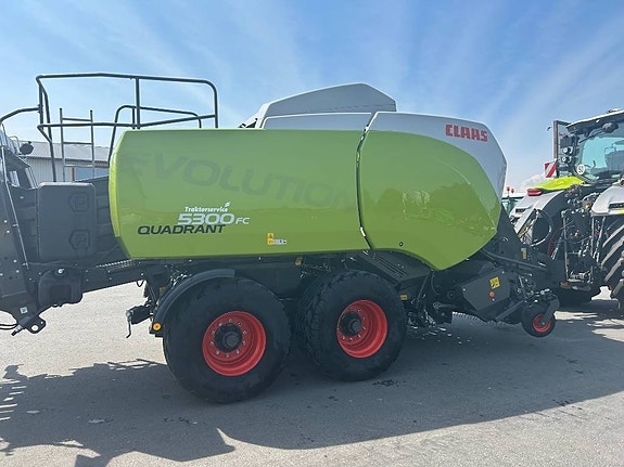 CLAAS Quadrant 5300 FC Evolution Tandem 2 of 8
