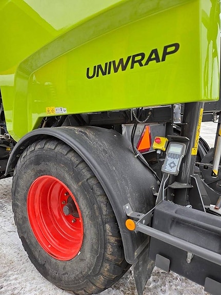 CLAAS Rollant 455 RC Uniwrap 7 of 12