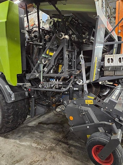 CLAAS Rollant 455 RC Uniwrap 10 of 12