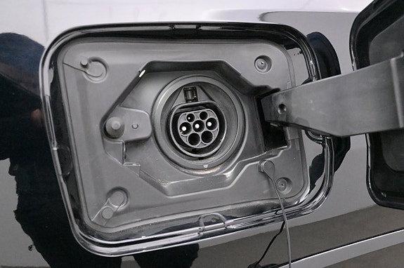 Toyota RAV4 Plug-in Hybrid 25 of 27