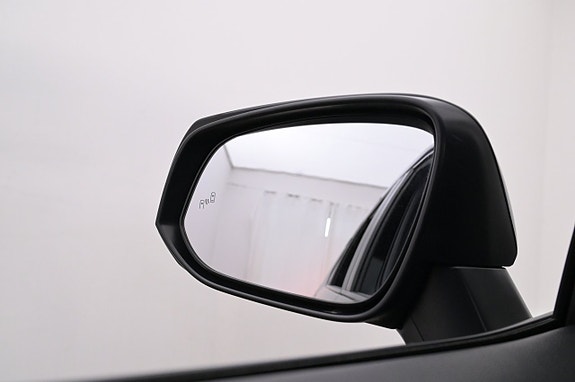 Toyota RAV4 Plug-in Hybrid 19 of 27
