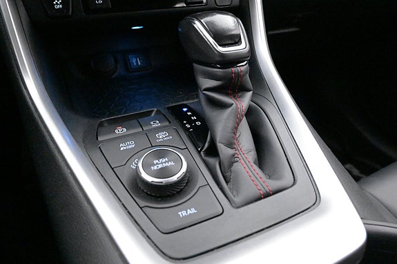Toyota RAV4 Plug-in Hybrid 17 of 27
