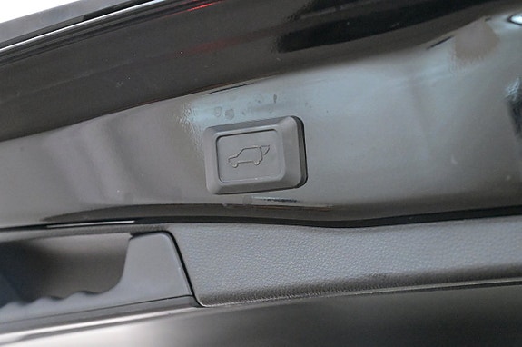 Toyota RAV4 Plug-in Hybrid 23 of 27