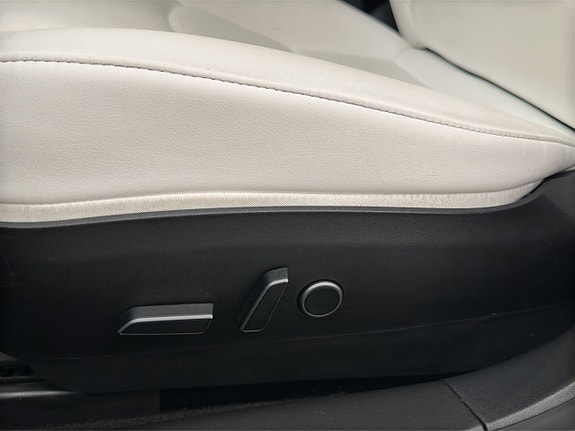 Tesla Model 3 26 of 30
