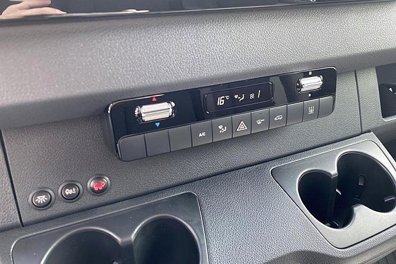 Mercedes-Benz eSprinter 420 13 of 16