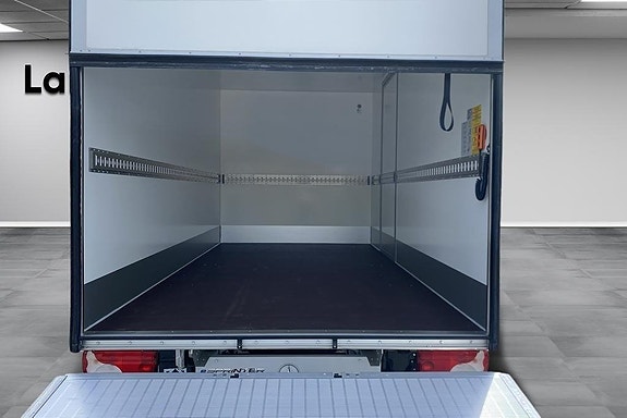 Mercedes-Benz eSprinter 420 14 of 16