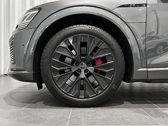 Audi Q8 e-tron 4 of 5
