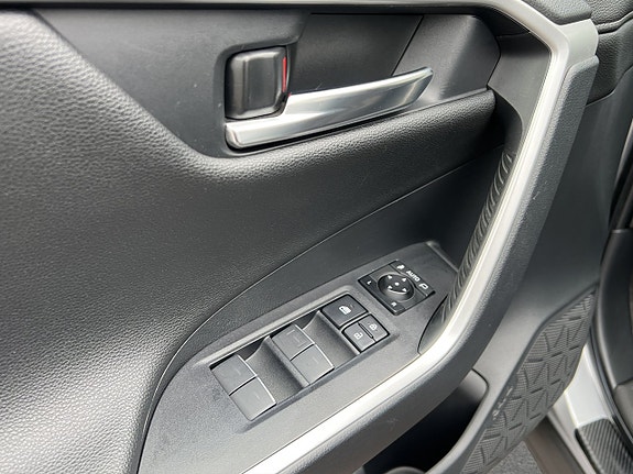 Toyota RAV4 9 of 21