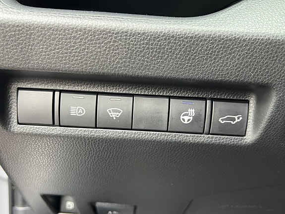 Toyota RAV4 10 of 21