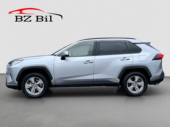 Toyota RAV4 2 of 21