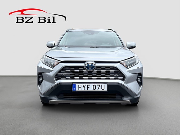 Toyota RAV4 8 of 21