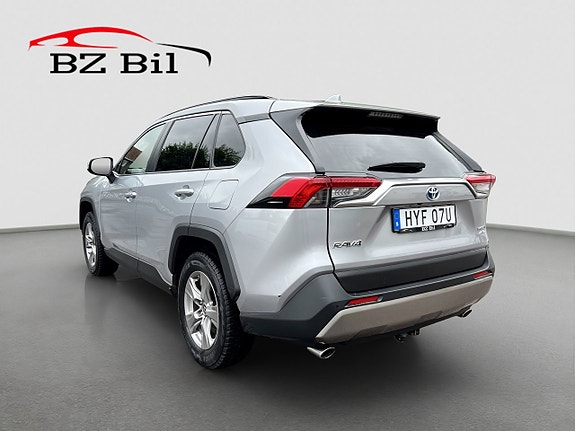 Toyota RAV4 3 of 21