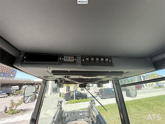 Traktor Shibaura ST450 med frontlastare, frontlyft och redsk 14 of 24