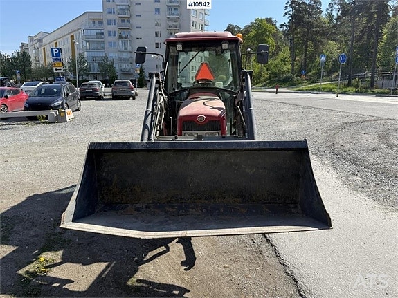 Traktor Shibaura ST450 med frontlastare, frontlyft och redsk 7 of 24