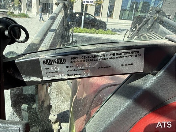 Traktor Shibaura ST450 med frontlastare, frontlyft och redsk 20 of 24