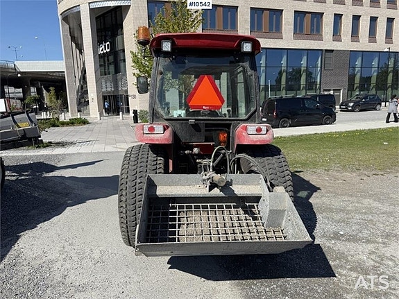 Traktor Shibaura ST450 med frontlastare, frontlyft och redsk 3 of 24