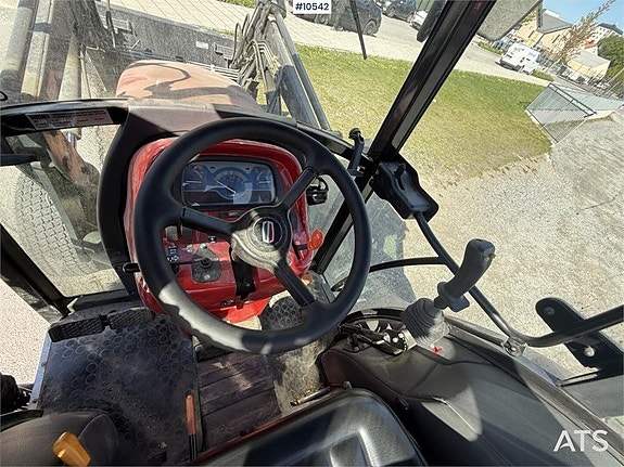 Traktor Shibaura ST450 med frontlastare, frontlyft och redsk 13 of 24