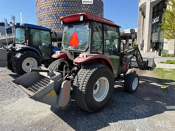 Traktor Shibaura ST450 med frontlastare, frontlyft och redsk 4 of 24