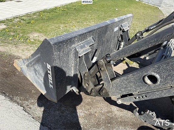 Traktor Shibaura ST450 med frontlastare, frontlyft och redsk 22 of 24