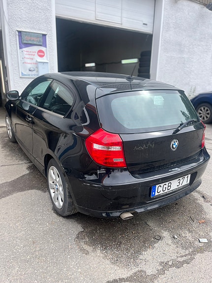 BMW 116i 2 of 5