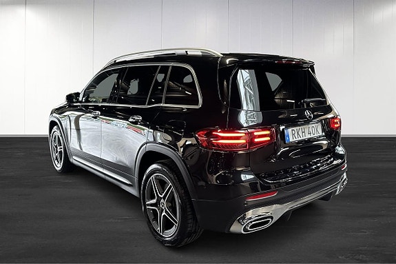 Mercedes-Benz GLB200 3 of 5