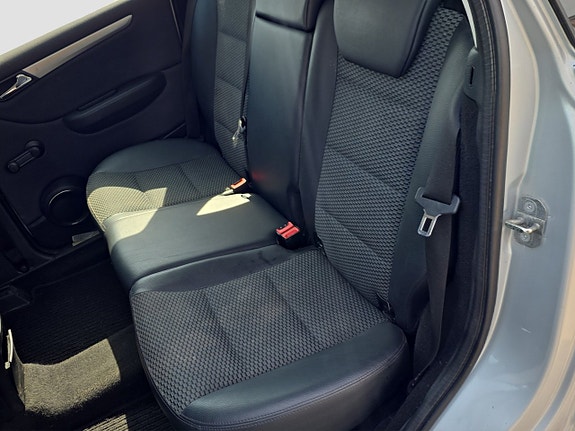 Mercedes-Benz B200 11 of 13
