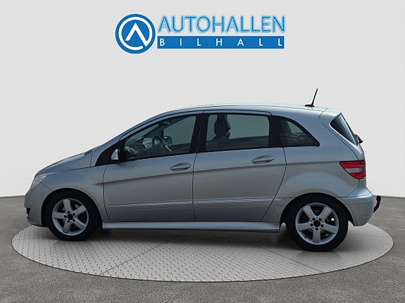 Mercedes-Benz B200 2 of 5