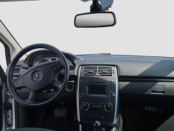 Mercedes-Benz B200 12 of 13