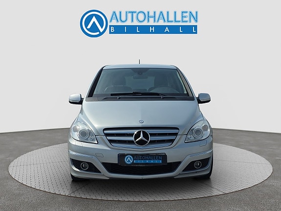 Mercedes-Benz B200 3 of 5