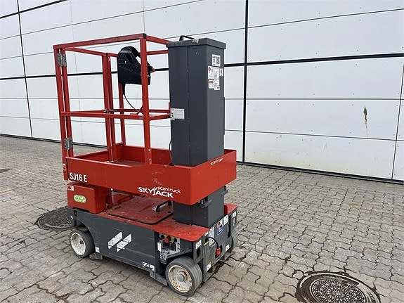 SkyJack SJ16 E 2 of 10