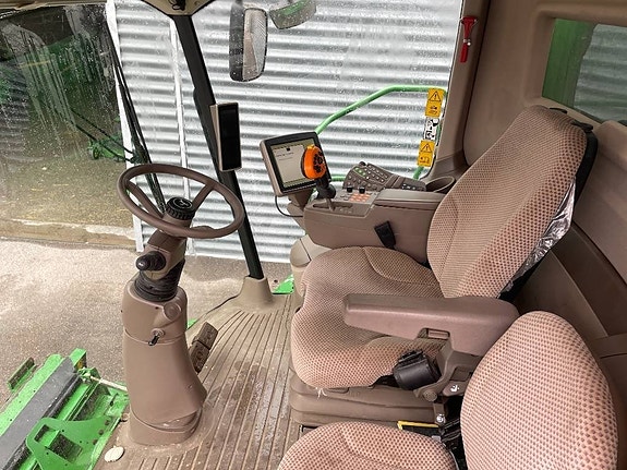 John Deere S 690 i 8 of 11