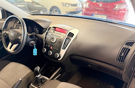 Kia Ceed 10 of 13