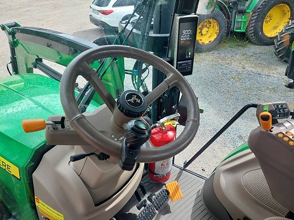 John Deere 5115R 6 of 7