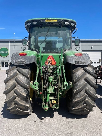 John Deere 7215 R 3 of 5