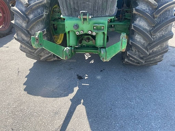 John Deere 7215 R 2 of 5