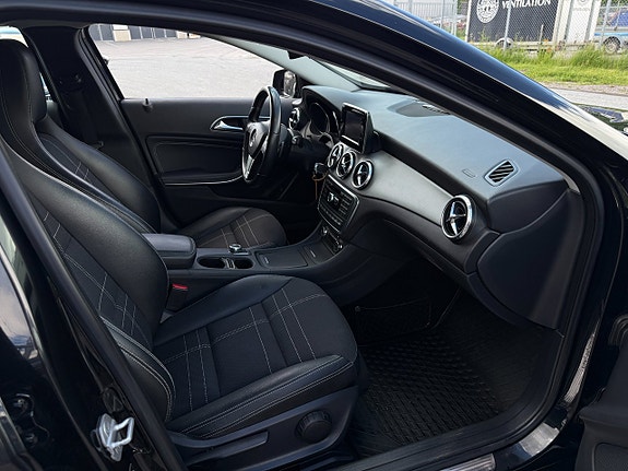 Mercedes-Benz GLA220 13 of 16