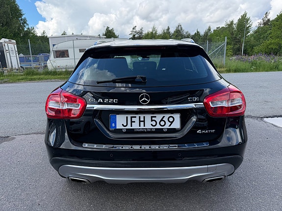 Mercedes-Benz GLA220 4 of 5