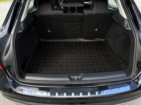 Mercedes-Benz GLA220 10 of 16