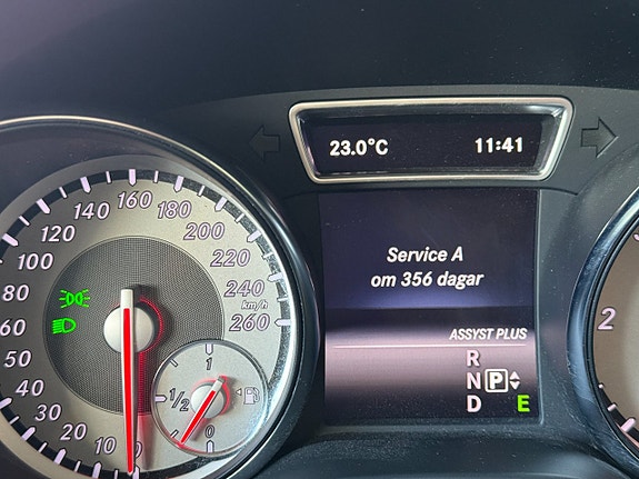 Mercedes-Benz GLA220 15 of 16