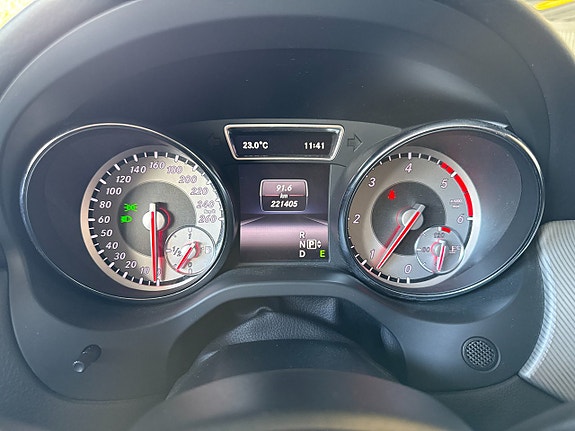 Mercedes-Benz GLA220 14 of 16