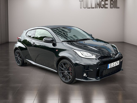 Toyota Yaris 7 of 17