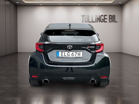 Toyota Yaris 4 of 17