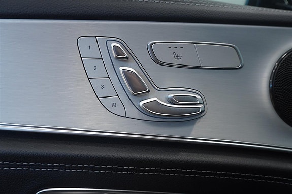 Mercedes-Benz E300 6 of 12