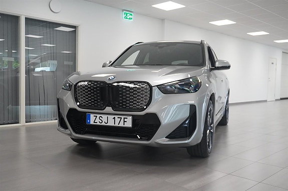 BMW iX1 2 of 14