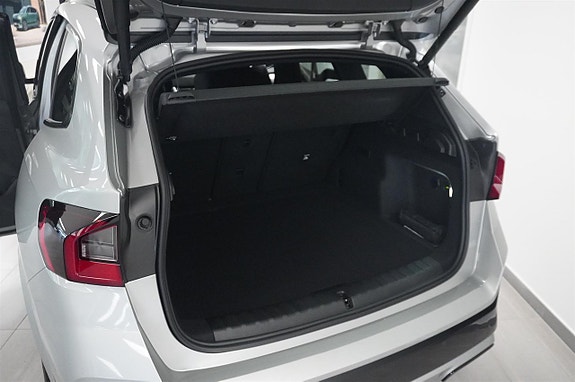 BMW iX1 9 of 14