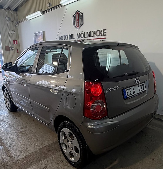 Kia Picanto 3 of 5