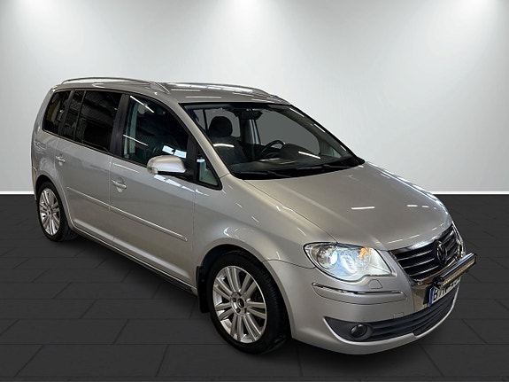 Volkswagen Touran 4 of 5