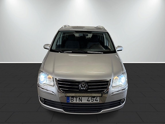 Volkswagen Touran 3 of 5