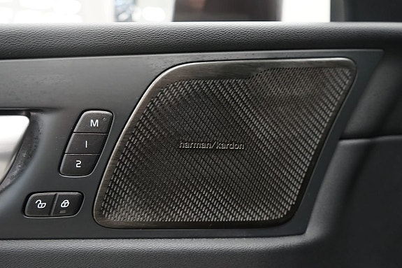 Volvo XC60 7 of 24