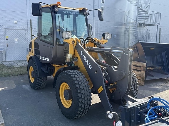 Volvo JL25H 4 of 5